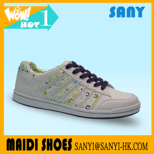 High Quality Fashionable Woman White Skate Casual Shoe with Smart Upper and Lining of Printed dots