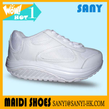 Newest Style Custom Woman Breathable Fly Walking Fitness Shoe with Flexible Waterproof MD Outsole made in China