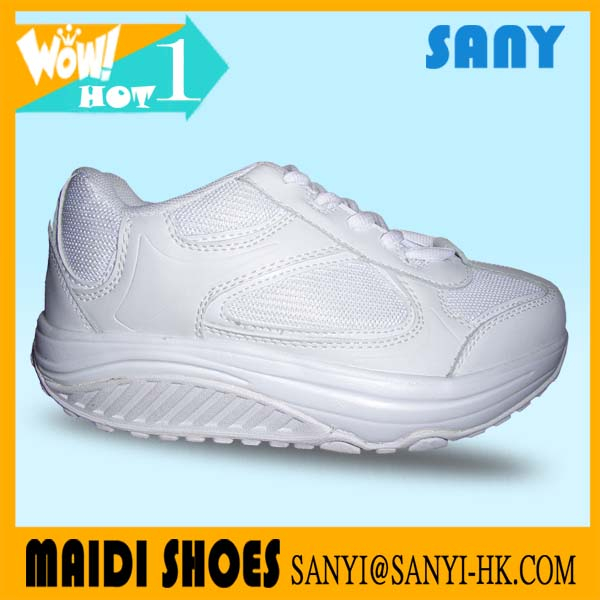 Newest Style Custom Woman Breathable Fly Walking Fitness Shoe with Flexible Waterproof MD Outsole made in China