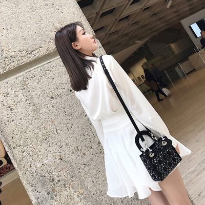 2018 spring and summer new female Korean small incense wind beach dress white fairy skirt Lulus same style dress chiffon dress