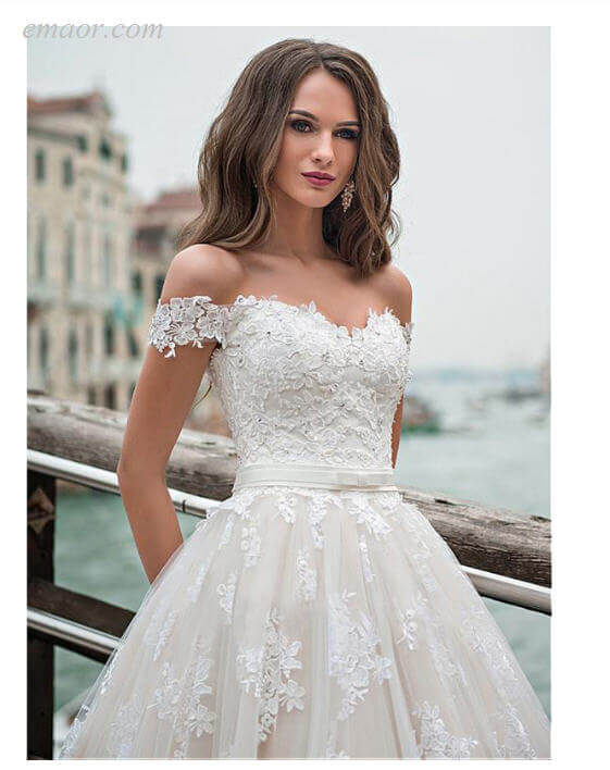  Beach Wedding Dress Off The Shoulder Lace Appliques Princess Wedding Gowns 
